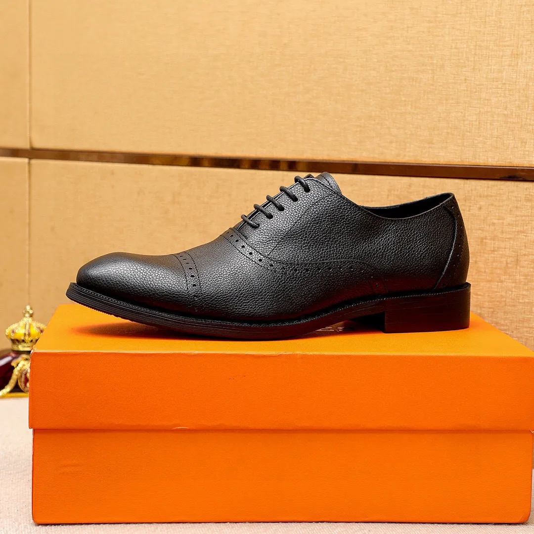 Men's shoes 💰460 💐 Product trademark: HERMES "Hermès" business leather shoes Regular size: 38-44 (45🉑️customized) Product materials: Selected imported first-layer pebbled calfskin upper, imported water-dyed 🐂 cowhide lining. Strong three-dimensional visual effect, non-slip and wear-resistant combination outsole Color: 2⃣️colors available
